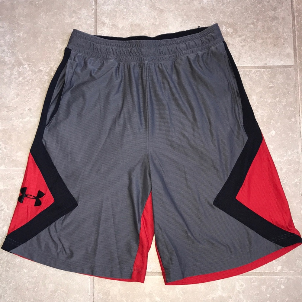 Adult Medium Men’s Under Armour Grey/Red/Black Athletic/Basketball Shorts